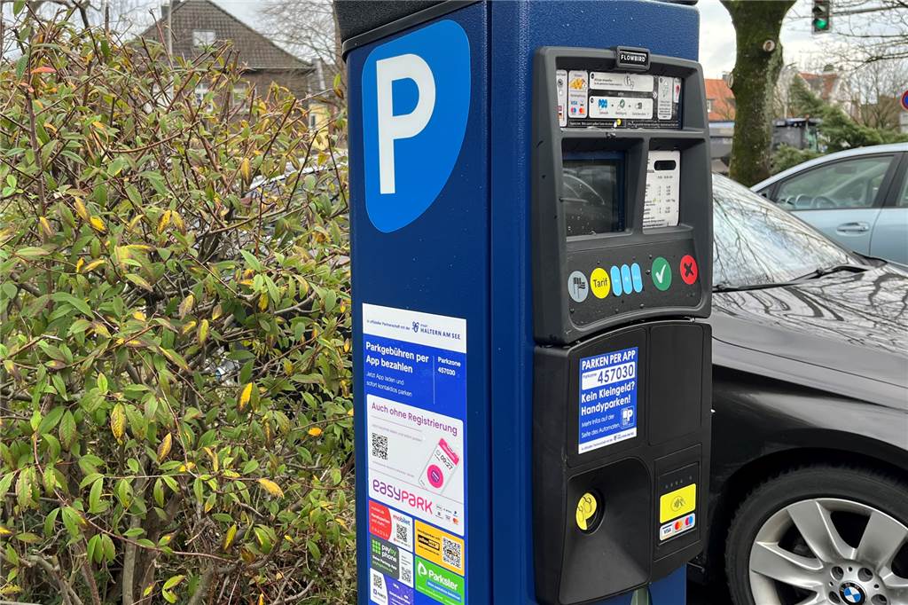 Parken bargeldlos bezahlen: So funktioniert die neue Park-App der Stadt Der Parkautomat am Parkplatz Musikschule