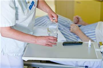Ein neues Gesetzt schreibt für vier Klinikabteilungen genau vor, wie viele Pflegekräfte für wie viele Patienten zuständig sein sollen.
