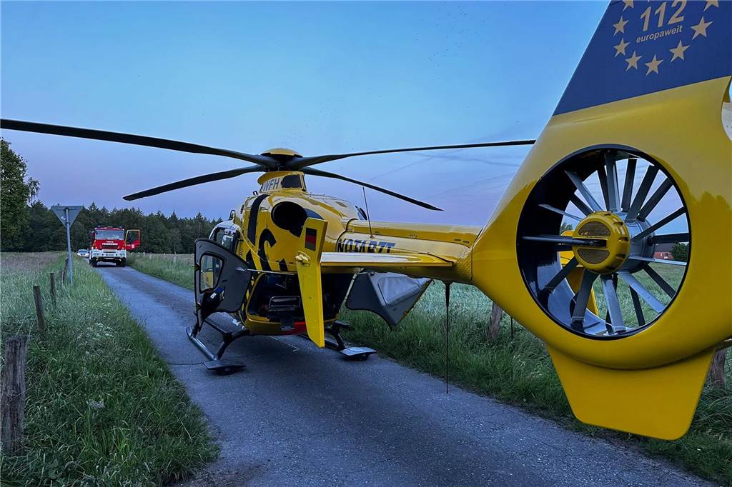 Rekener Straße zum Unfallzeitpunkt voll gesperrt Ein Notarzt und ein Rettungshubschrauber wurden angefordert. Der 21-Jährige musste in eine Spezialklinik eingeflogen werden.