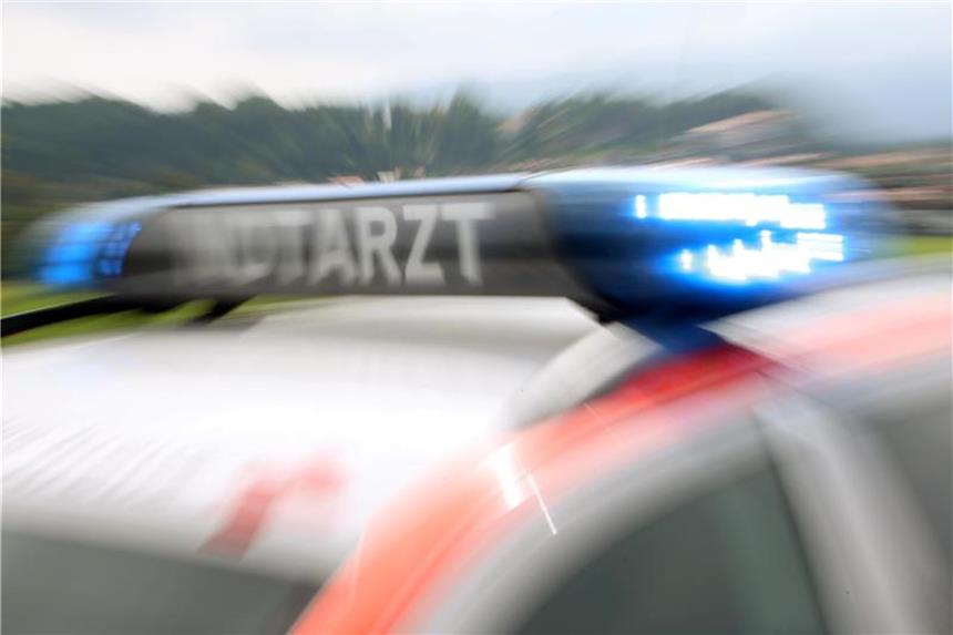 Ein Notarztwagen im Einsatz. Foto: Stephan Jansen/Archiv