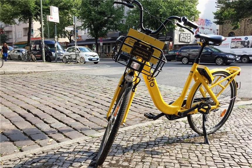 Leihradanbieter Ofo zieht sich aus Deutschland zurück Ein Ofo-Leihrad in Berlin: Der Leihradanbieter zieht sich aus Deutschland zurück. Foto: Julia Kilian