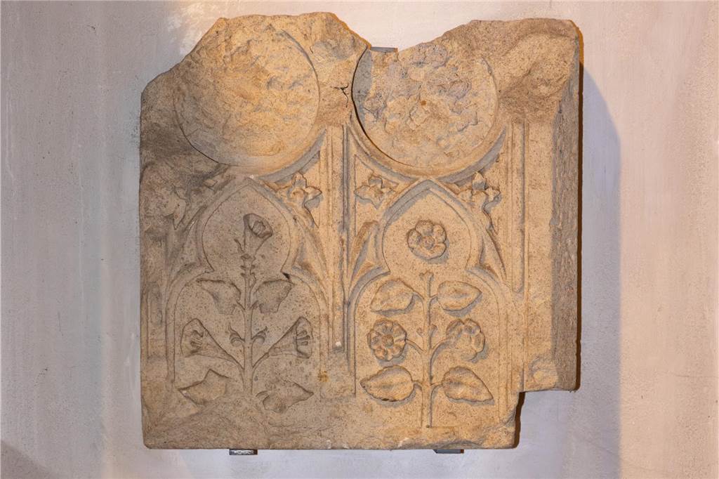 Ein Originalfragment aus dem Tabernakelturm, nachdem der Dom im Krieg zerstört wurde.