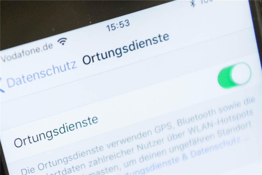 Notruf 112: Ein Smartphone, bei dem die Ortungsdienste aktiviert sind.