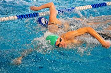 Ein paar Bahnen ziehen, das würden die Schwimmer des OSC gerne wieder in ihrem Hallenbad in Olfen. Doch eine Wiedereröffnung ist erst am Ende der Ferien in Sicht.