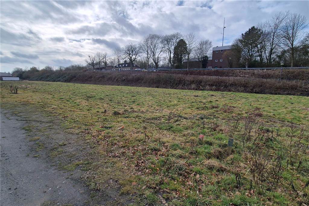 Ein Feld nahe dem Bahnhof Ascheberg, auf dem irgendwann gebaut wird.