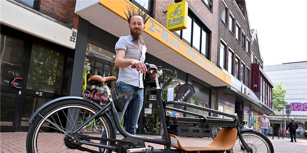 Lastenfahrräder im Trend: Lange Lieferzeiten für ein tolles Fahrgefühl Ein paar Lastenfahrräder hat Romuald Tichawski von Zweirad Mönninghoff noch auf Lager. Wer ein neues bestellen will, muss sich auf lange Lieferzeiten einrichten.