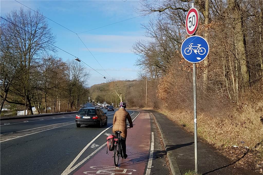 Warum Radfahrer im Verkehr nur eine Nebensache sind Ein Paradebeispiel dafür, wie ein guter Radweg angelegt wird, ist der Weg entlang der Dortmunder Straße von Schwerin hinab nach Castrop. Davon gibt es aber viel zu wenige im Stadtgebiet.