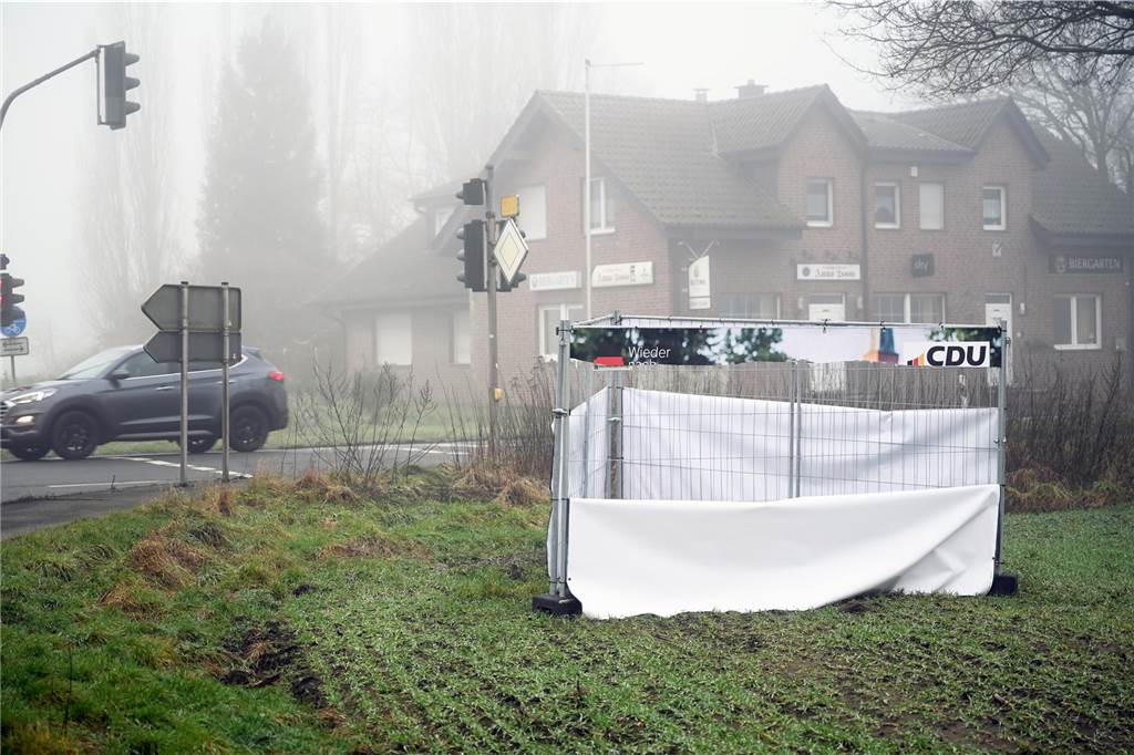 Ein Plakat mit dem gleichen Motiv wurde ebenfalls an der Ecke Bochumer Straße/Altendorfer Straße auf ähnliche Weise beschädigt.