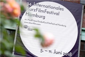 Ein Plakat wirbt für das 34. Internationale Kurzfilmfestival in Hamburg. Foto: Daniel Reinhardt