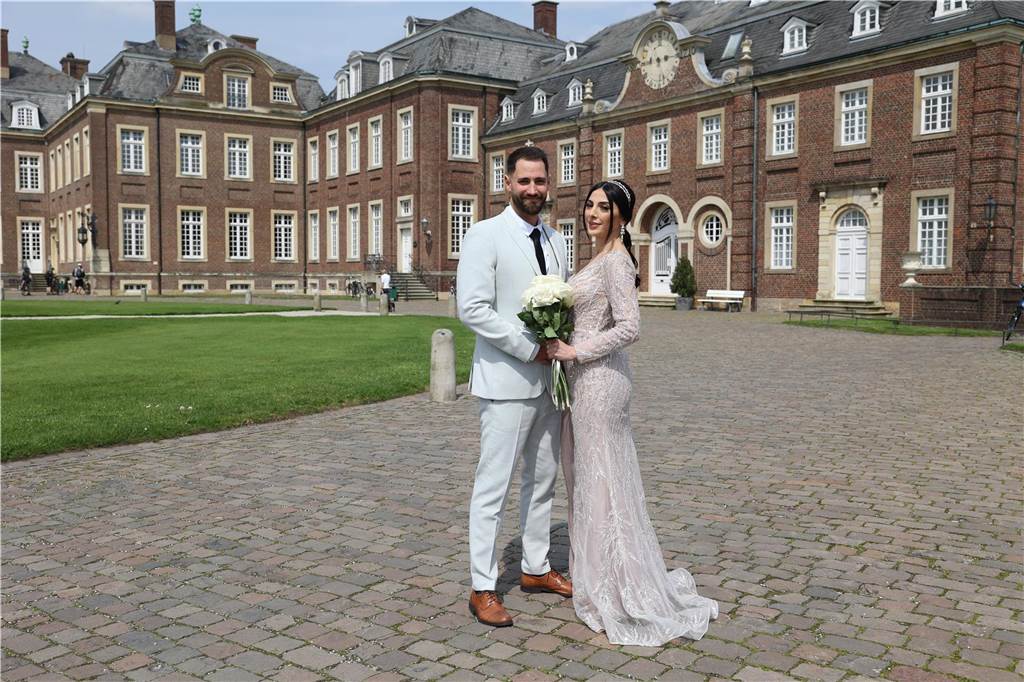 Von Freunden verkuppelt: Nadim Karsifi und Zeycan heiraten am Schloss Ein prachtvoller Hintergrund: Nadim und Zeycan Karsifi wählten das Schloss Nordkirchen als Ort für ihre Hochzeit.