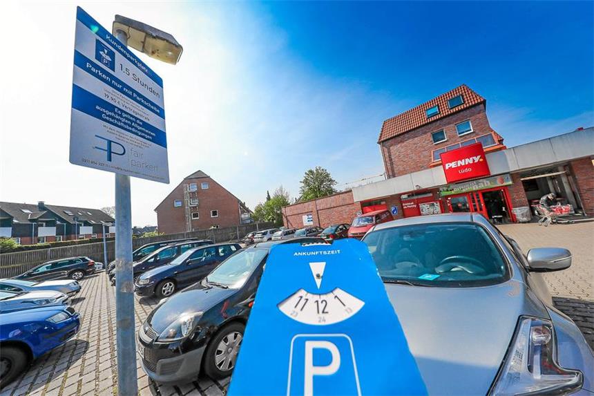 So will Penny die Dauerparker loswerden Ein privater Dienstleister kontrolliert jetzt Parkscheiben vor dem Penny-Markt in Lütgendortmund.