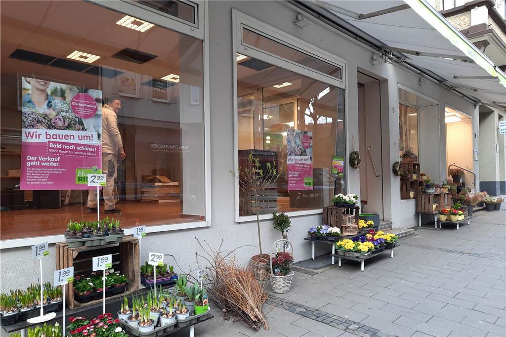 Blumen Risse in der Limbecker Straße wird modernisiert - Verkauf läuft weiter Renovierungsarbeiten bei Blumen Risse in Lütgendortmund