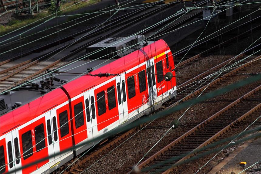 Fern- vor Nahverkehr: Massive Kritik vom VRR Ein Regional-Express.