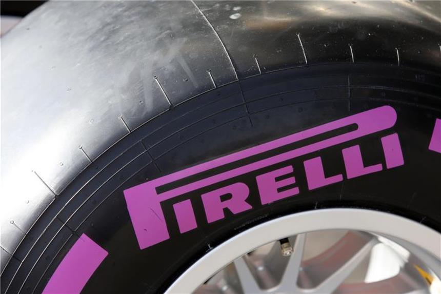 Rückkehr an die Börse: Pirelli strebt Oktober-Termin an Ein Rennreifen von Pirelli: Der Börsengang des Unternehmens könnte der größte in Europa in diesem Jahr werden. Foto: Jens Buettner/dpa