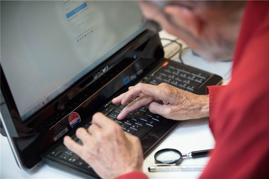 Rentner aus Vreden überweist falscher Online-Freundin viel Geld Ein Rentner ist online betrogen worden (Symbolbild).