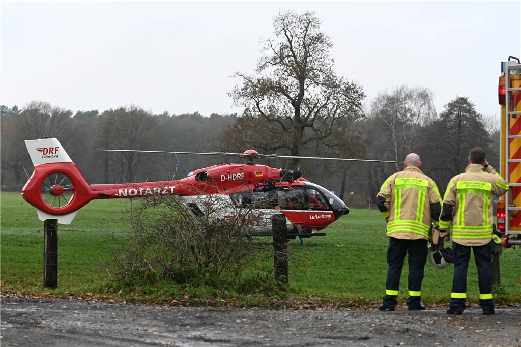 Unglück auf Bauernhof: Güllesilo geplatzt, Landwirt schwer verletzt Ein Rettungshubschrauber brachte den schwer verletzten Landwirt in die Uniklinik nach Bochum.