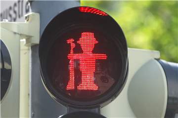 Ein rotes Ampelmännchen - hier zum großen Schützenfest in Neuss - ist auch in diesem Jahr das Symbol für die Olfener und Vinnumer Schützen. Wegen Corona fallen 2021 die geplanten Schützenfeste aus.