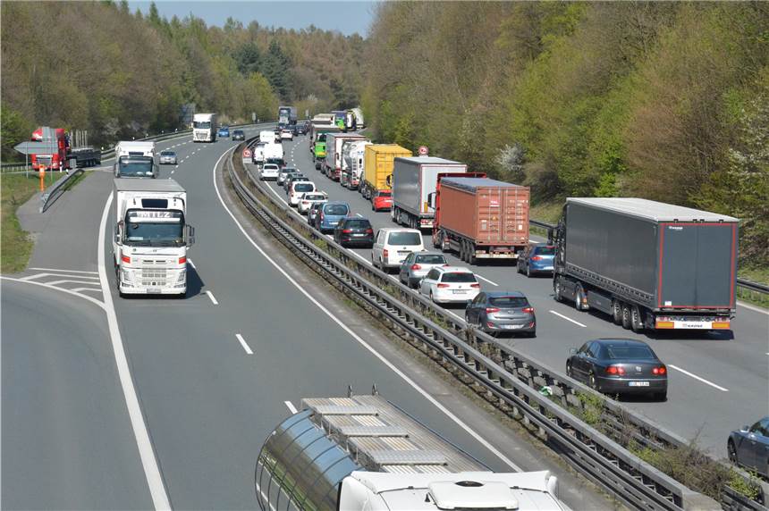 Ein Rückstau von bis zu neun Kilometern entstand nach dem Unfall.