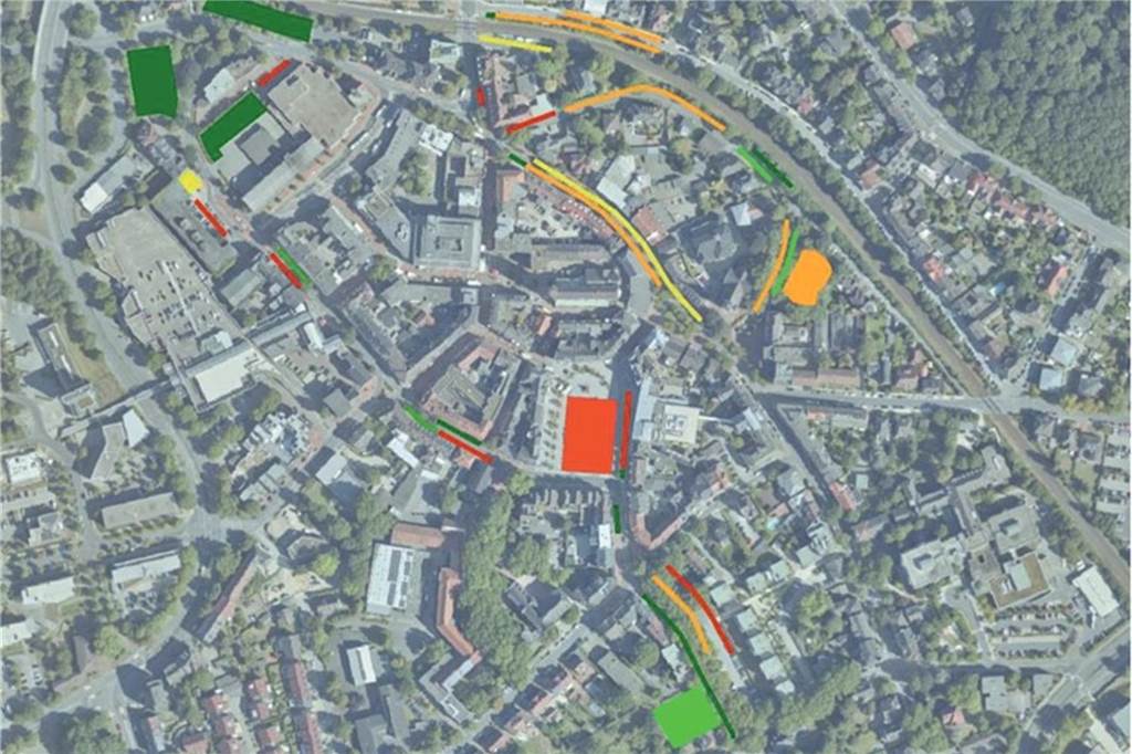 Vollbetrieb, wenig los: Wo man in der Altstadt gut und schlecht parken kann Auf einem Luftbild ist der Parkdruck an einem Samstagmittag in der Castroper Altstadt dargestellt.