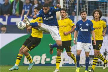 Ein Schalker Gewinner nach dem ersten Saisondrittel: Omar Mascarell (2.v.l.). 