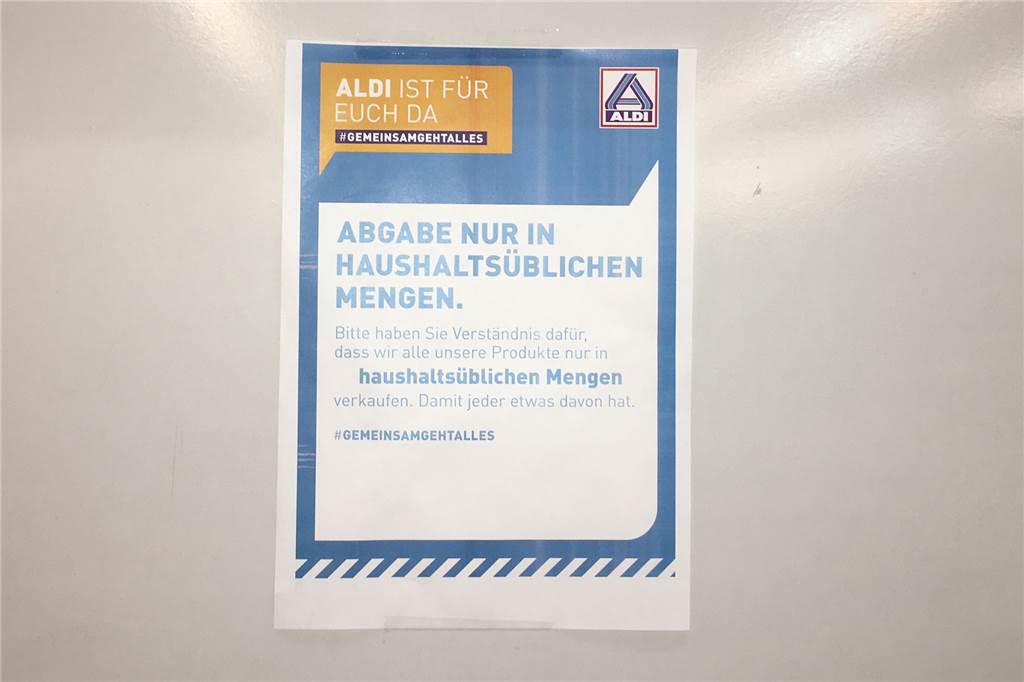 Die Hamsterkäufe gehen wieder los, doch die zweite Welle ist anders Von drei Toilettenpapier-Sorten sind zwei in der ALDI-Filiale an der Alleestraße am Dienstag (20.10) ausverkauft.