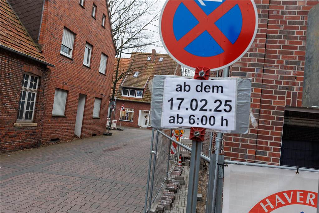 Ein Schild an der Kirchstraße in Legden weist auf die Sperrung hin.