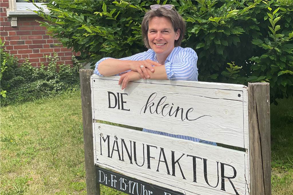 Ein Schild an der Weischerstraße weist auf den neuen Hofladen in Nordkirchen hin.
