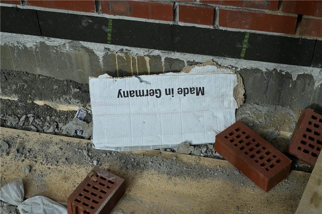 Ein Schild auf dem Bau: Made in Germany.