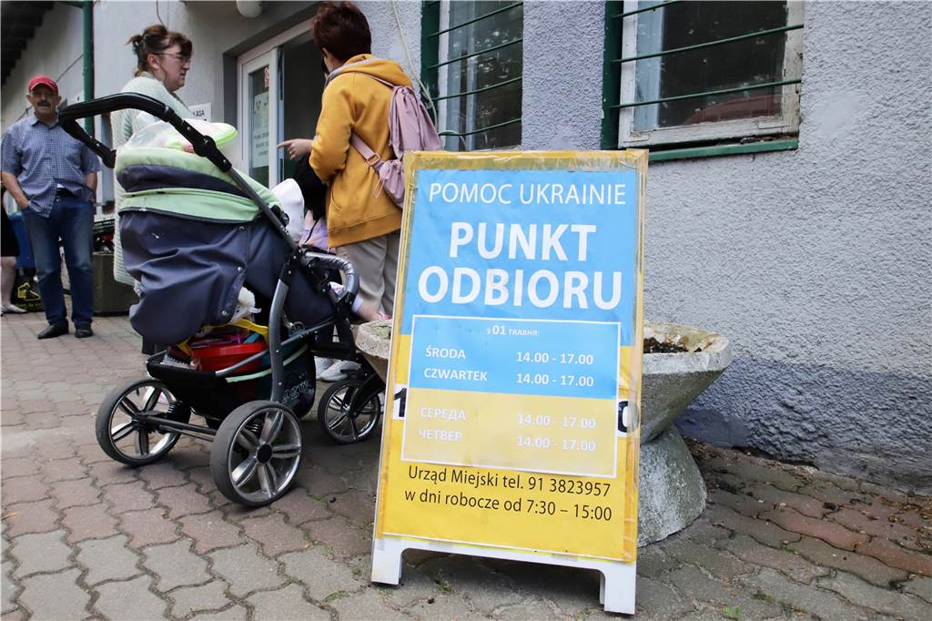 Lünen hilft in Polen: „Dank des Jungen aus Butscha war Gänsehaut-Moment“ Ein Schild in den Farben der Ukraine verrät: Die Halle ist eine Annahmestelle für Hilfsgüter.