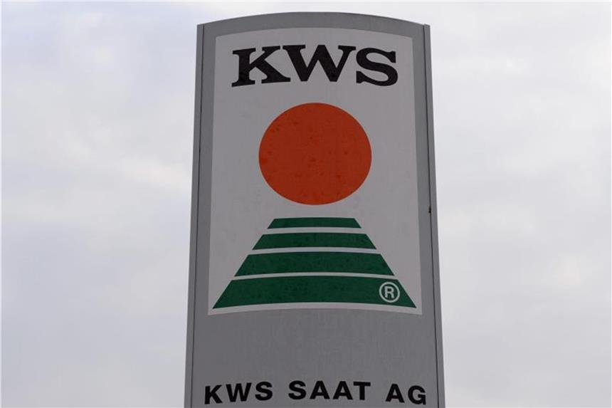 KWS Saat erneuert Angebot für Gemüsegeschäft von Bayer Ein Schild mit dem Logo der KWS Saat AG. Foto: Peter Steffen/Archiv