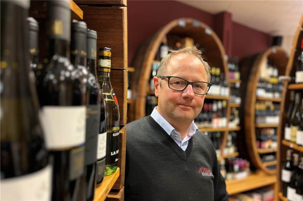 City-Händler laufen Sturm gegen Radspur auf Dortmunds Wall Der Dortmunder Weinhändler Matthias Hilgering