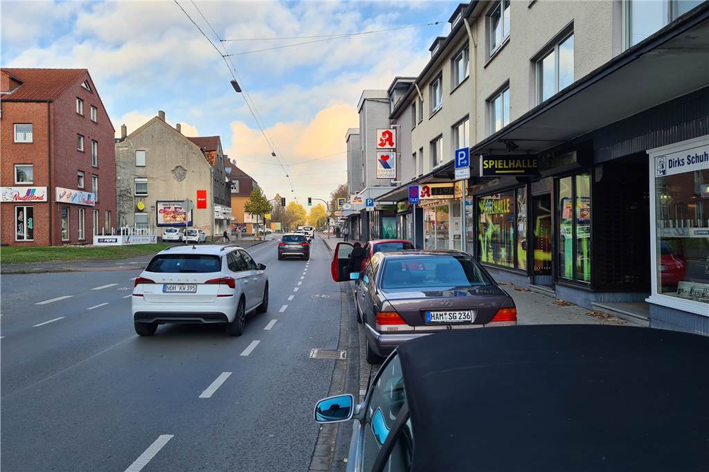 Das Radwegenetz Castrop-Rauxels ist ein Flickenteppich Ein Sicherheitsraum zwischen Schutz- und Parkstreifen fehlt hier.