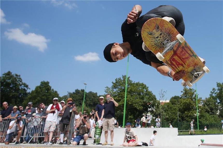 Ein Skater in Deutschlands größtem Skatepark in Düsseldorf. Foto: David Young