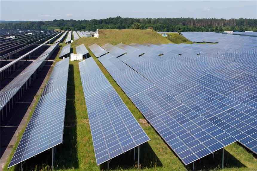 Formfehler: Pläne für Photovoltaik-Anlage in Lünen-Süd liegen erneut aus Ein Solarpark soll demnächst auch in Lünen-Süd nahe der A2 entstehen.