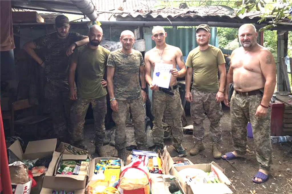 Ukrainerinnen bitten um Hilfe für Soldaten an der Front und Zivilisten in Mykolaiv Ein Soldatencamp fünf Kilometer von der Front: Für jede Unterstützung sind die ukrainischen Kämpfer dankbar.