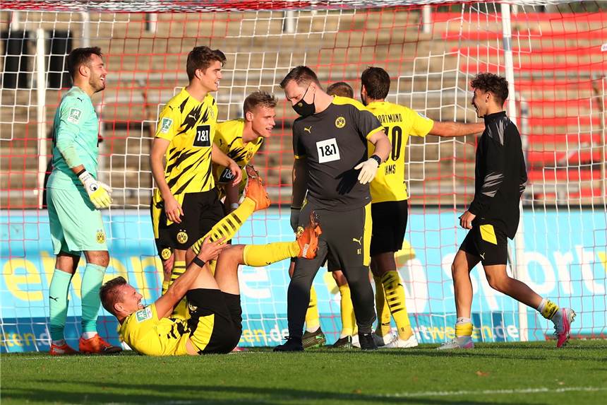 BVB-U23-Spieler an Corona erkrankt - Verband wegen Tests in der Kritik Ein Spieler der BVB-U23 ist an Corona erkrankt.