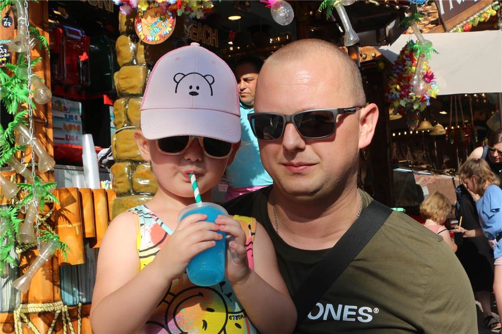 Ein starkes Team auf der Kirmes: Alicja und Pawel aus Ahaus. Das Heimspiel haben sich die beiden natürlich nicht nehmen lassen. 