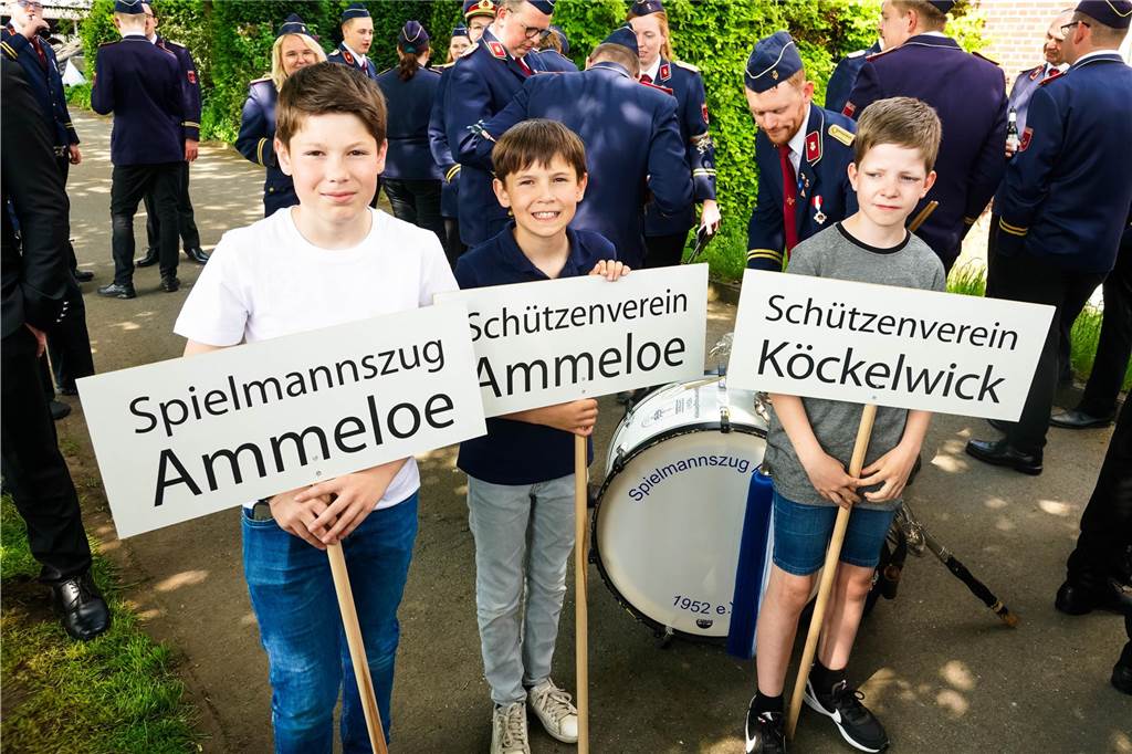 Viele Fotos vom Sternmarsch : Schützen feiern 175 Jahre Wennewick-Oldenkott Ein Sternmarsch bei Kaiserwetter mit allen Vredener Schützen- und Musikvereinen und den Spielmannszügen und Vereinen aus Rekken/NL war einer der Höhepunkte beim Jubiläumsschützenfest zum 175-Jährigen des Schützenvereins Wennewick-Oldenkott.