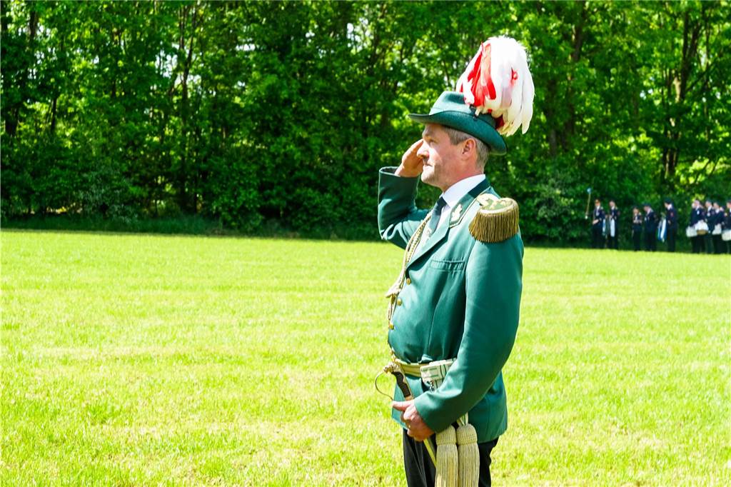 Viele Fotos vom Sternmarsch : Schützen feiern 175 Jahre Wennewick-Oldenkott Ein Sternmarsch bei Kaiserwetter mit allen Vredener Schützen- und Musikvereinen und den Spielmannszügen und Vereinen aus Rekken/NL war einer der Höhepunkte beim Jubiläumsschützenfest zum 175-Jährigen des Schützenvereins Wennewick-Oldenkott.