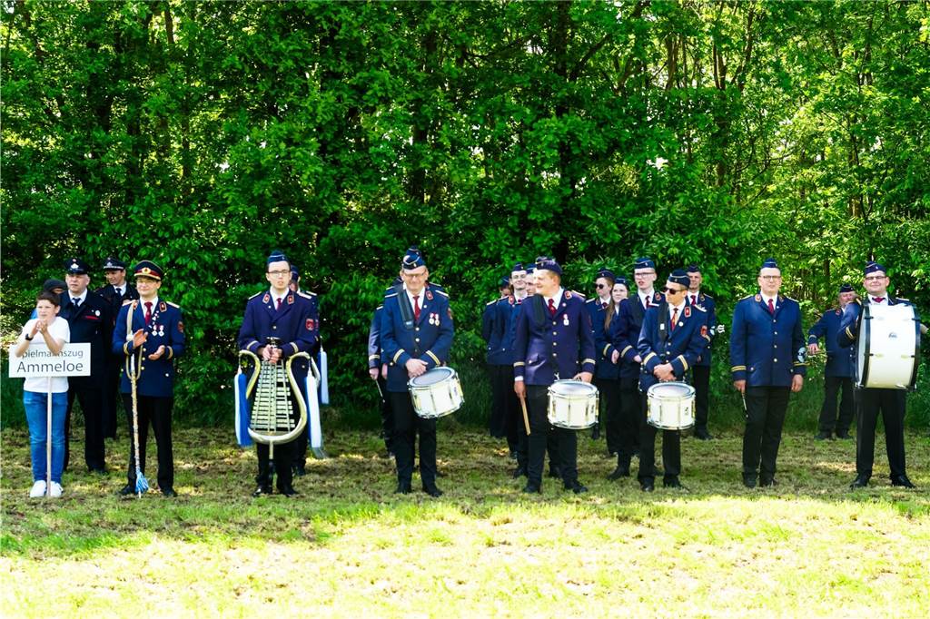 Viele Fotos vom Sternmarsch : Schützen feiern 175 Jahre Wennewick-Oldenkott Ein Sternmarsch bei Kaiserwetter mit allen Vredener Schützen- und Musikvereinen und den Spielmannszügen und Vereinen aus Rekken/NL war einer der Höhepunkte beim Jubiläumsschützenfest zum 175-Jährigen des Schützenvereins Wennewick-Oldenkott.