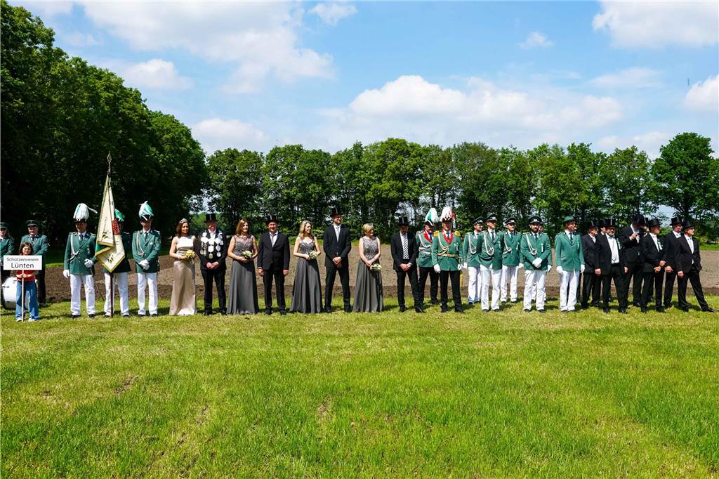 Viele Fotos vom Sternmarsch : Schützen feiern 175 Jahre Wennewick-Oldenkott Ein Sternmarsch bei Kaiserwetter mit allen Vredener Schützen- und Musikvereinen und den Spielmannszügen und Vereinen aus Rekken/NL war einer der Höhepunkte beim Jubiläumsschützenfest zum 175-Jährigen des Schützenvereins Wennewick-Oldenkott.
