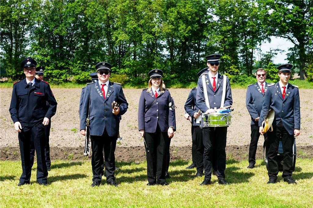 Viele Fotos vom Sternmarsch : Schützen feiern 175 Jahre Wennewick-Oldenkott Ein Sternmarsch bei Kaiserwetter mit allen Vredener Schützen- und Musikvereinen und den Spielmannszügen und Vereinen aus Rekken/NL war einer der Höhepunkte beim Jubiläumsschützenfest zum 175-Jährigen des Schützenvereins Wennewick-Oldenkott.