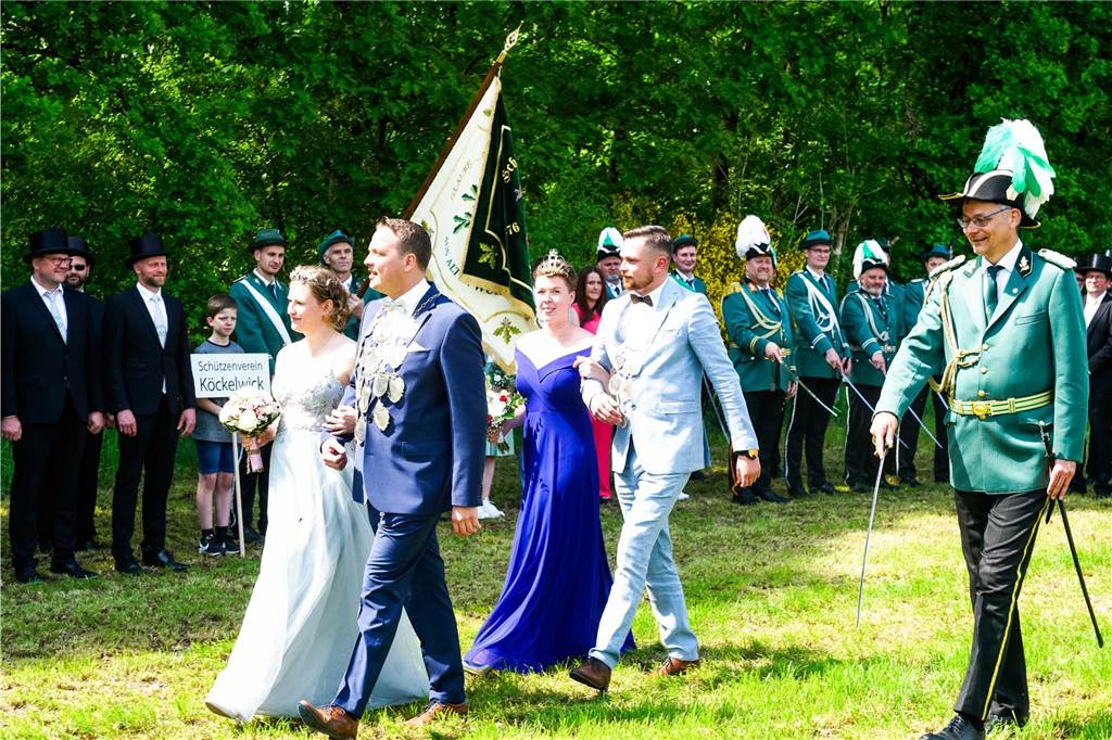 Viele Fotos vom Sternmarsch : Schützen feiern 175 Jahre Wennewick-Oldenkott Ein Sternmarsch bei Kaiserwetter mit allen Vredener Schützen- und Musikvereinen und den Spielmannszügen und Vereinen aus Rekken/NL war einer der Höhepunkte beim Jubiläumsschützenfest zum 175-Jährigen des Schützenvereins Wennewick-Oldenkott.