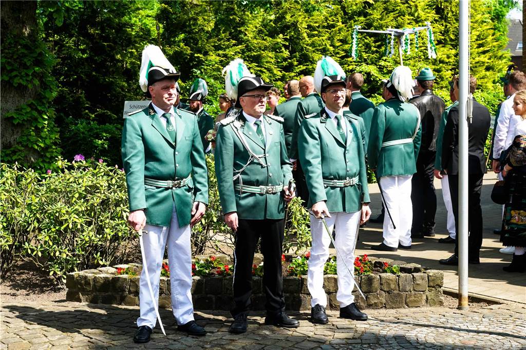 Viele Fotos vom Sternmarsch : Schützen feiern 175 Jahre Wennewick-Oldenkott Ein Sternmarsch bei Kaiserwetter mit allen Vredener Schützen- und Musikvereinen und den Spielmannszügen und Vereinen aus Rekken/NL war einer der Höhepunkte beim Jubiläumsschützenfest zum 175-Jährigen des Schützenvereins Wennewick-Oldenkott.