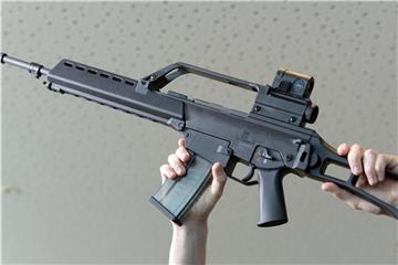 Ein Sturmgewehr G36 der Firma Heckler und Koch. Die Rüstungsexporte sind unter der großen Koalition deutlich gestiegen. Foto: Bernd Weissbrod/Archiv