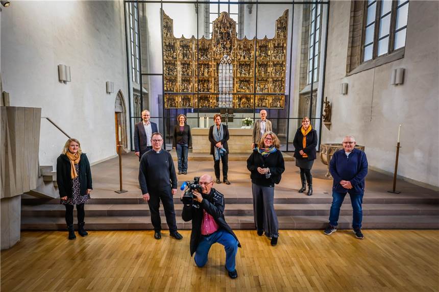 Zur Fastenzeit bringen wir Video-Gottesdienste ins Wohnzimmer Ein Team aus Pfarrerinnen und Pfarrern der evangelischen und katholischen Kirchen wird mit Sport Live zusammen Video-Gottesdienste in der Fastenzeit aufzeichnen.