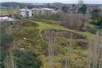 Ein Teil der Fläche zwischen Münster- und Dorfstraße gehört der WBG bereits doch die weitere Planung des Baugebietes stockt derzeit aufgrund der weiteren Verhandlungen mit dem Eigentümer der übrigen Flächen.