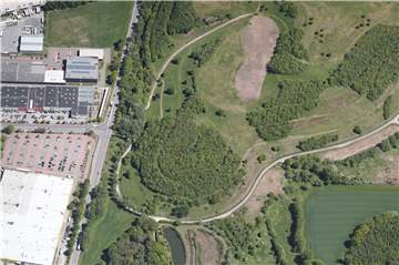 Ein Teil der Hürfeld-Halde (hier gegenüber Poco und Hagebaumarkt Sender) ist bereits kultiviert und soll aus der Bergaufsicht entlassen werden.