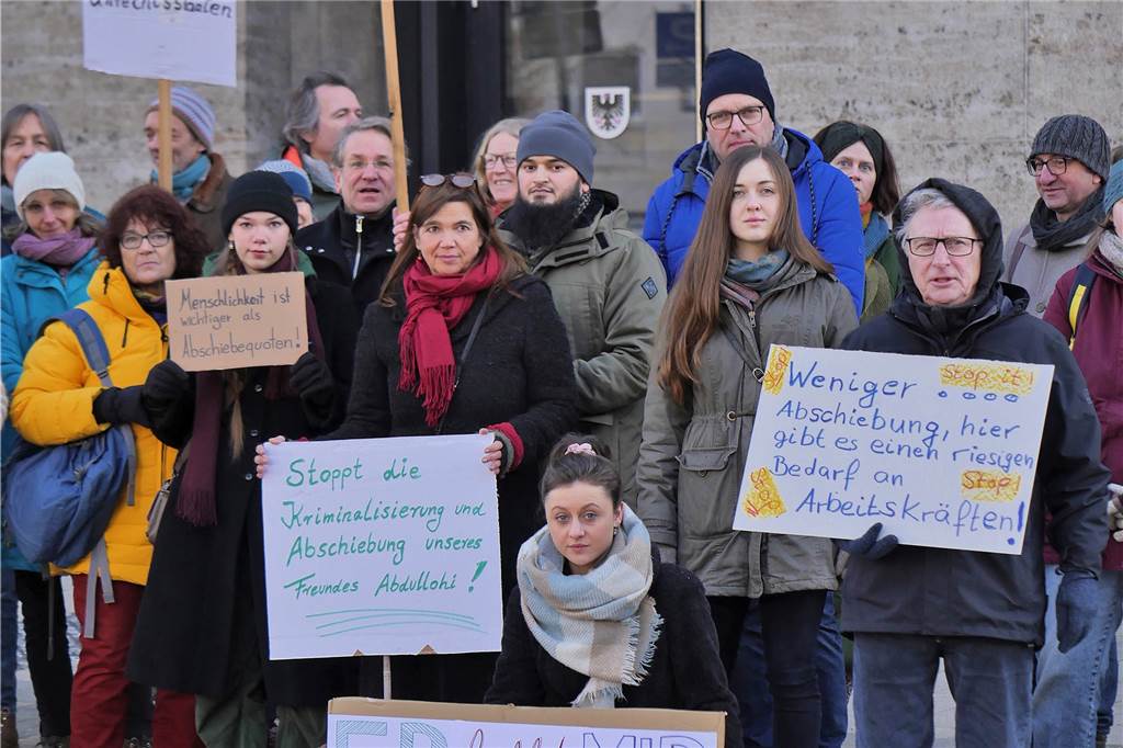 Umstrittene Abschiebung eines Dortmunders: In den Fall kommt erneut Bewegung Ein Teil der Protestgruppe gegen die Abschiebpläne in Dortmund im Dezember.