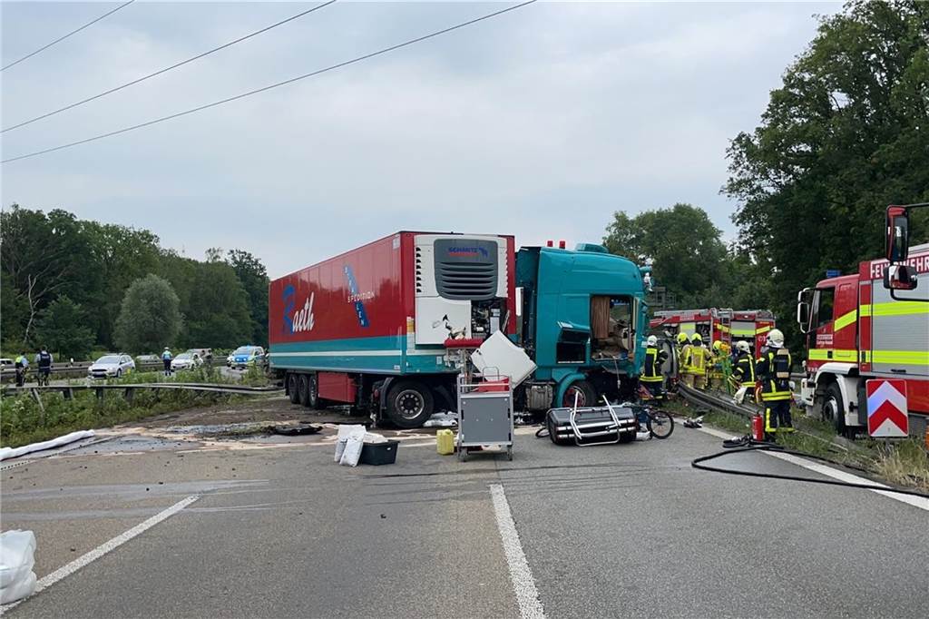 Das waren die sieben spektakulärsten Einsätze 2021 von Feuerwehr und Polizei Ein tragischer Unfall ereignete sich auf der A2 bei Castrop-Rauxel.